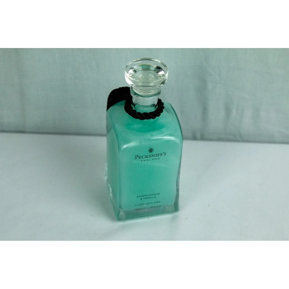 Pecksniff's England Sandalwood & Vanilla Luxury Bath Soak 23.6 oz Glass Decanter